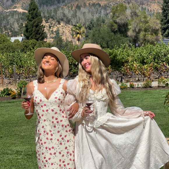 White Victorian dress by lace made - Picture 2 of 2